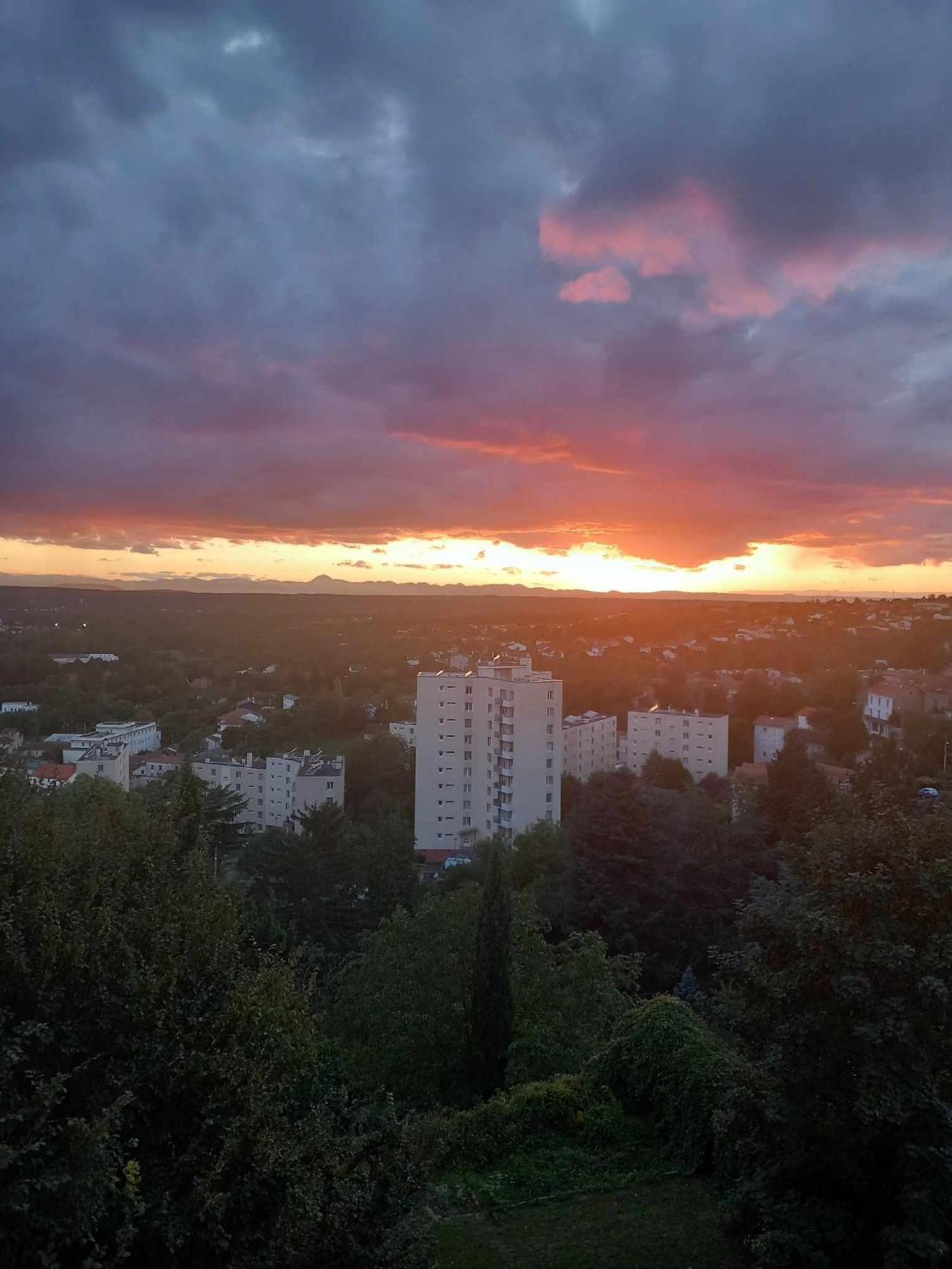Appartement Retour vers le passé à Thiers Extérieur photo